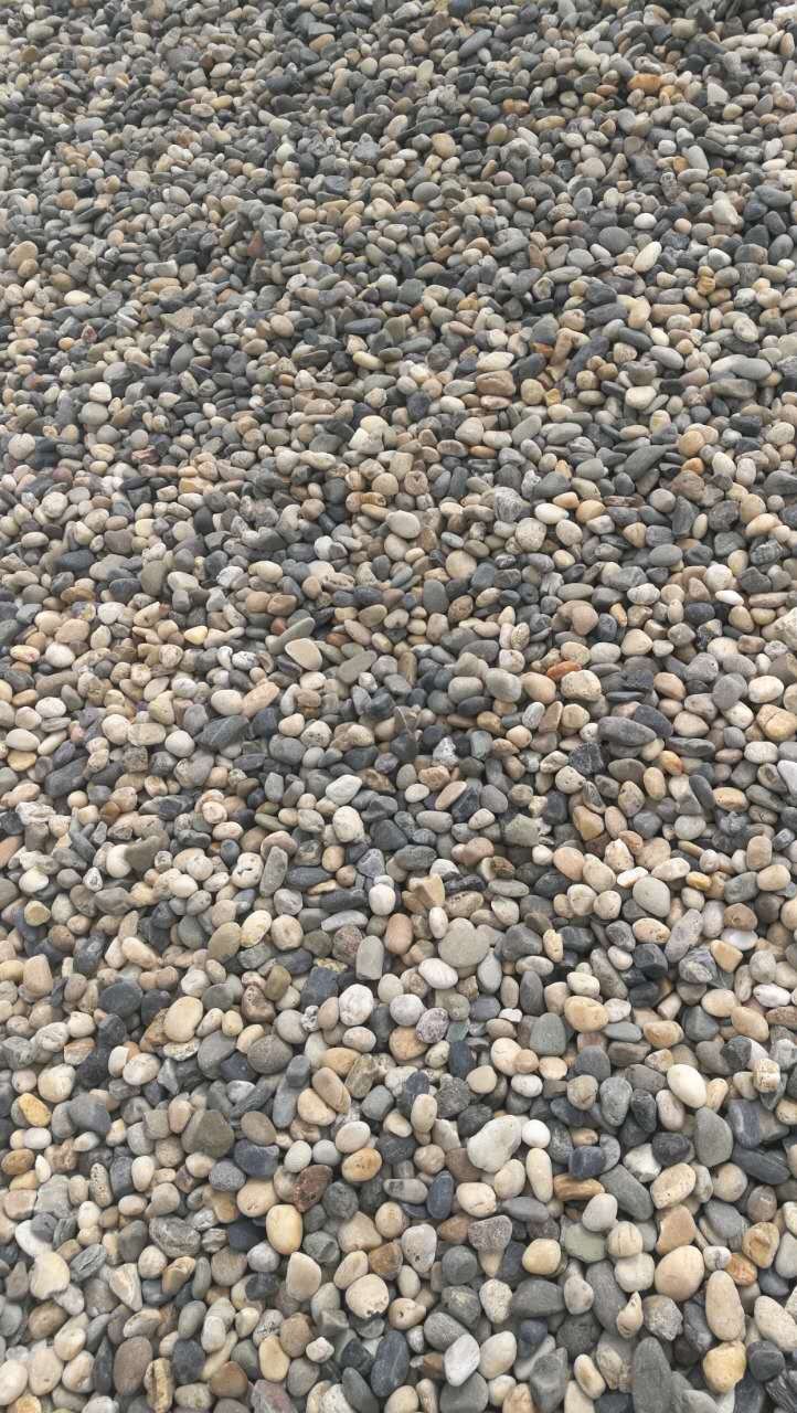铺路用彩色鹅卵石哪家的价格比较便宜些